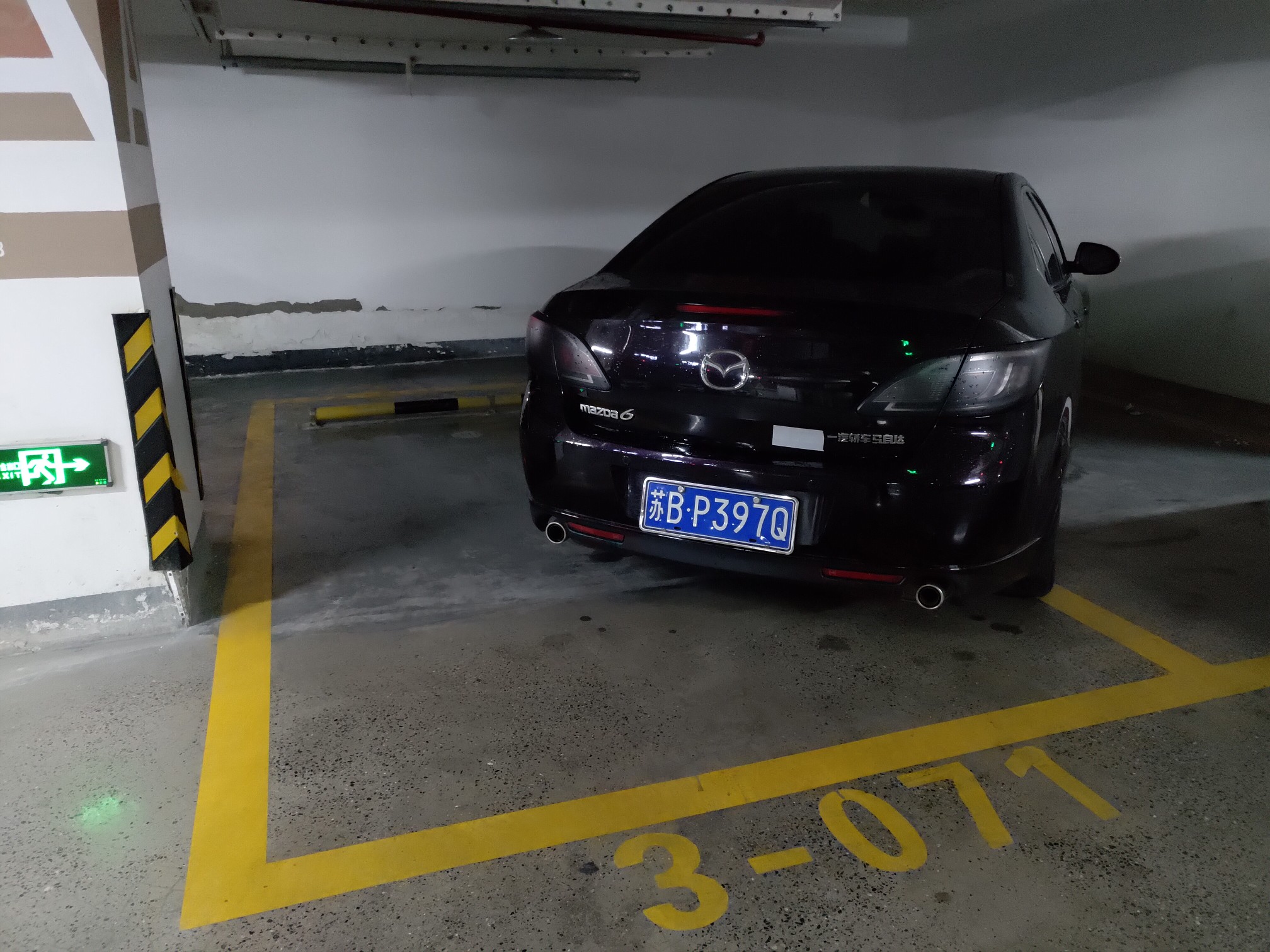 曼巴特停车场,来猜车牌